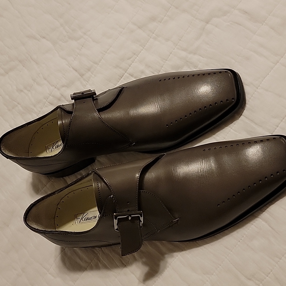 Kenneth Cole size 10 1/2 shoes, brand new. gray Leather.